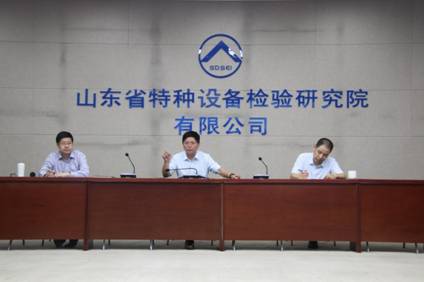 公司领导做重要讲话.JPG